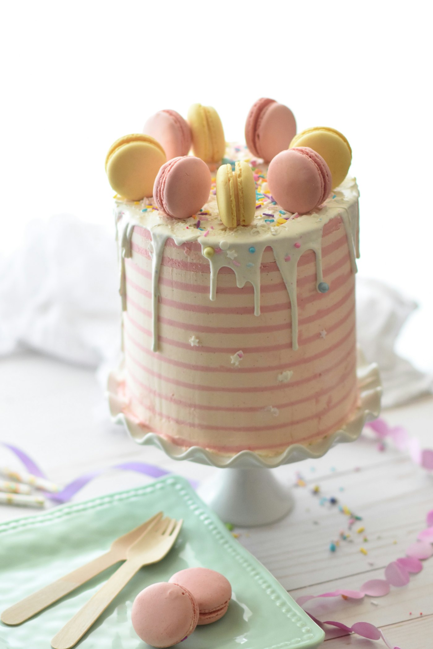 Two-tier with macaron edge